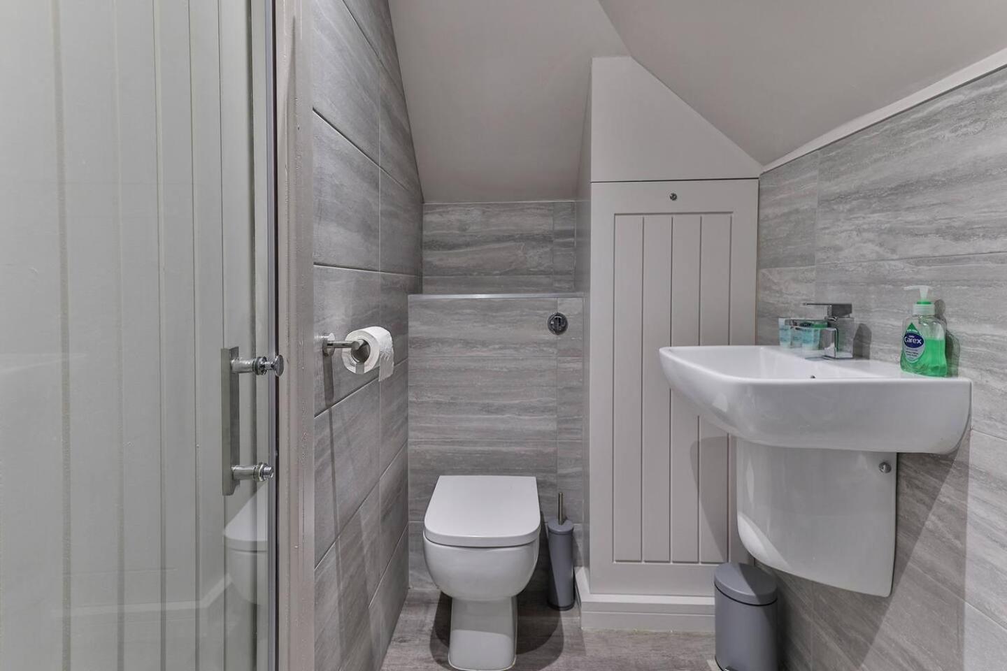 Newly Renovated 3 Bed 2 Bath Apartment & Parking Sheffield Buitenkant foto