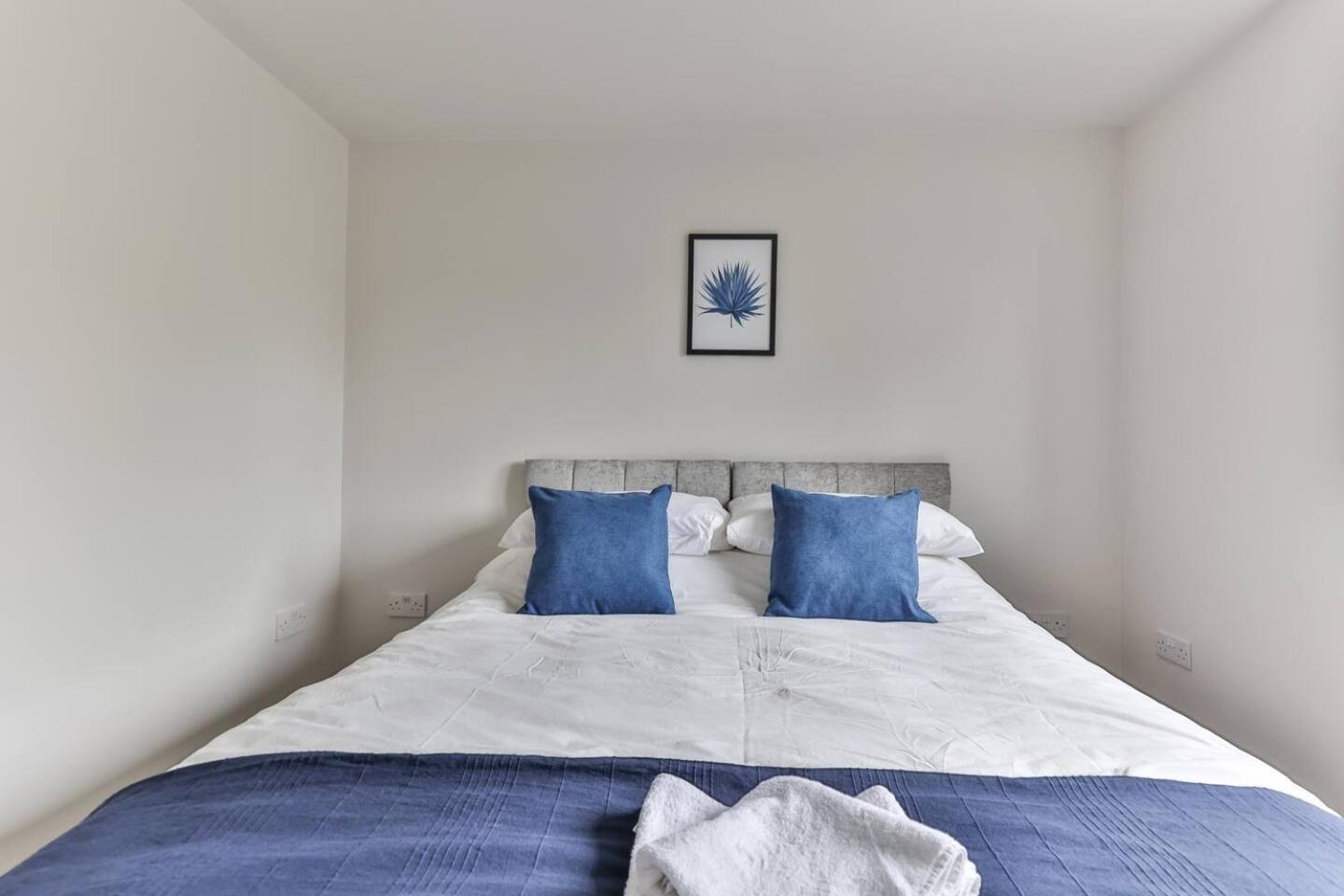 Newly Renovated 3 Bed 2 Bath Apartment & Parking Sheffield Buitenkant foto