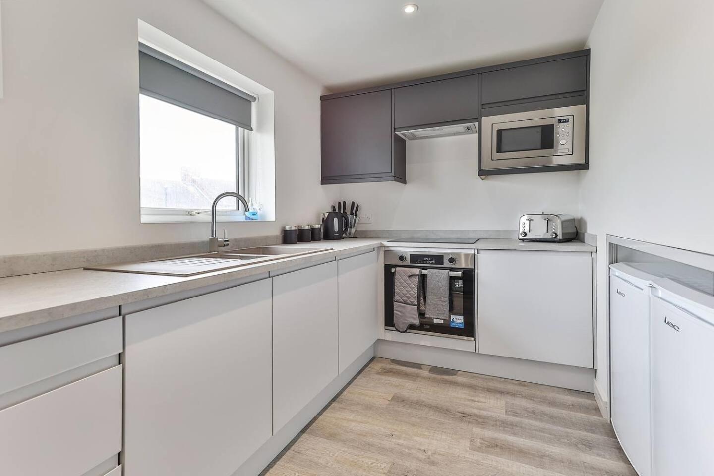 Newly Renovated 3 Bed 2 Bath Apartment & Parking Sheffield Buitenkant foto