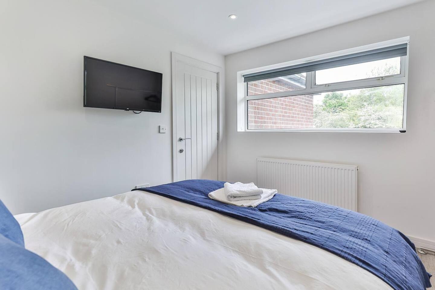 Newly Renovated 3 Bed 2 Bath Apartment & Parking Sheffield Buitenkant foto