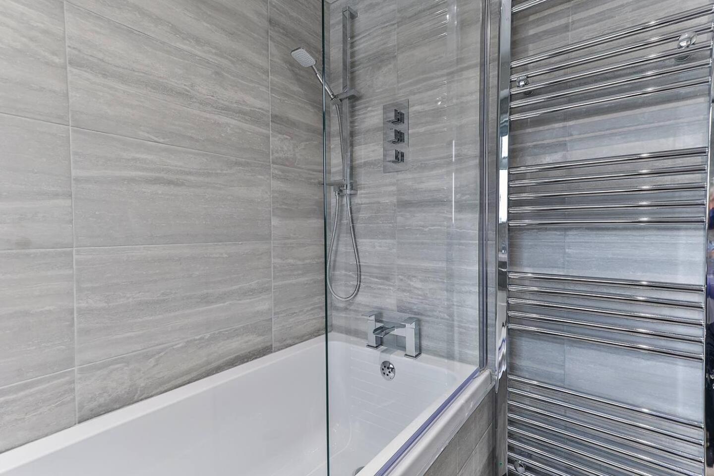 Newly Renovated 3 Bed 2 Bath Apartment & Parking Sheffield Buitenkant foto