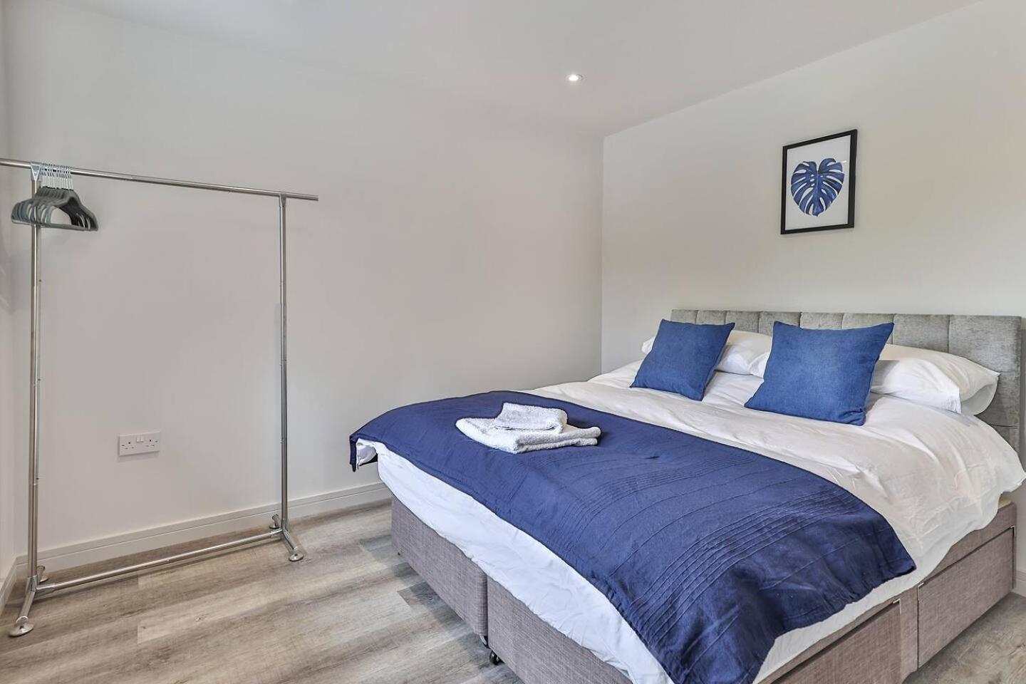 Newly Renovated 3 Bed 2 Bath Apartment & Parking Sheffield Buitenkant foto